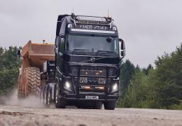 New flagship Volvo FH16 750 Globetrotter XL for Paul Chapman & Sons