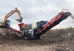 Brewster Bros’ new Sandvik QJ341 tracked jaw crusher in operation