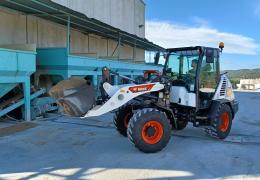 Bobcat L85 compact wheel loader