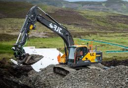 Volvo EC220E excavator
