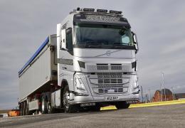 Archway Haulage have taken delivery of a new Volvo FH-500 Globetrotter Lite 6x2 tractor unit