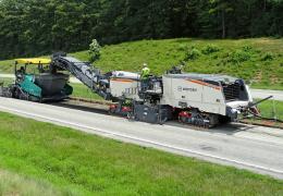 Wirtgen W 380 CRi asphalt recycler