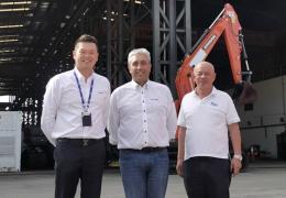 L-R: Danny Ang, managing director of WDG; Paulo Prazeres, APAC area sales manager with Sandvik Mobiles; and Jules Lee, sales manager for WDG