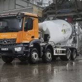Bear Concrete’s new Mercedes Arocs 8×4 3240 chassis fitted with a Sterling 8m drum mixer
