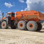 Fibran’s new Develon DA45-7 articulated dumptruck at work in Tuscany’s ‘Chalk Valley’