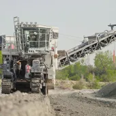 The 280 SM(i) cuts limestone with a uniaxial compressive strength of 110MPa at a rate of 400 tons/h