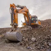 CMSE’s Liebherr R 992 crawler excavator is specially equipped with an enlarged, reinforced bucket for rock extraction
