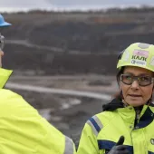 L-R: Fredrik Tjernström, Volvo electromobility solution sales, and Marie Apelgren, quarry supervisor at Heidelberg Materials’ Skövde site