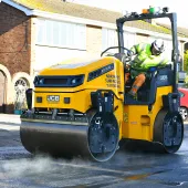 North Herts Surfacing’s new JCB CT430-140 compaction roller