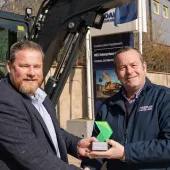 L-R: Anthony Hogben, HCEE regional sales manager for the UK and Eire, presenting the award to HES managing director Andrew Shaw