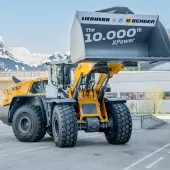The 10,000th XPower wheel loader with specially labelled bucket at the Liebherr factory in Bischofshofen
