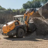 In the quarry, the L 580 XPower wheel loader showcases its powerful drive and high handling capacity