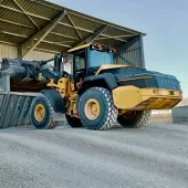 Roger Martin Group’s new L120 Electric wheel loader on hopper-loading duties at SABEVI-Bourgogne Béton 