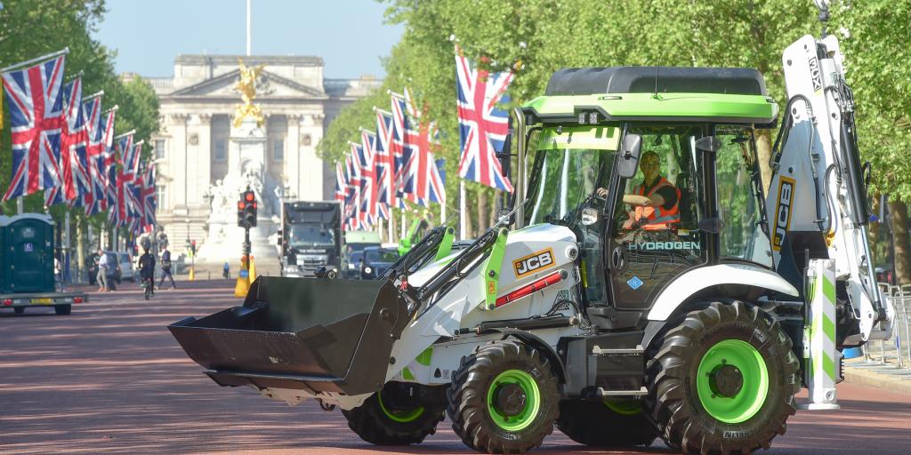 UK Government Approves Hydrogen-Fuelled Machinery on Public Highways: JCB's Historic Achievement